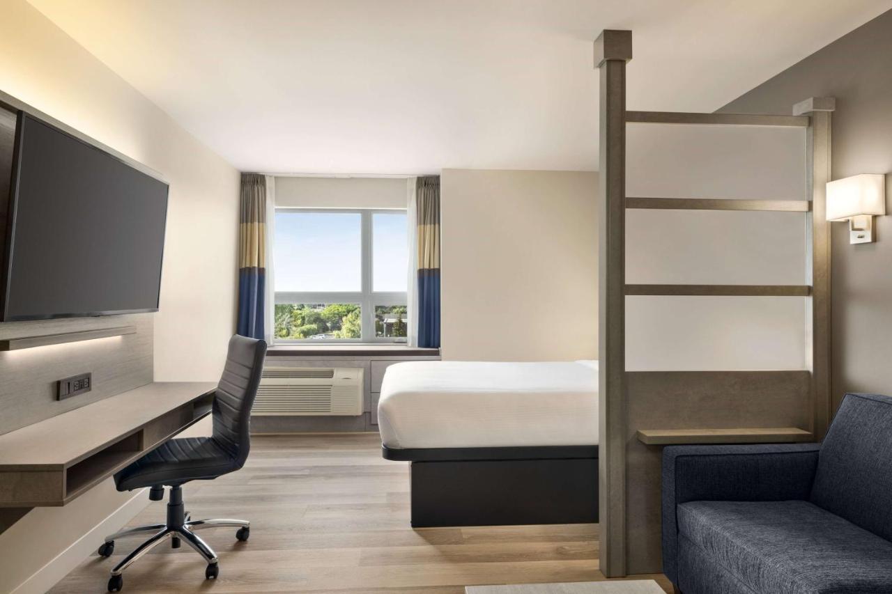 Microtel Inn & Suites By Wyndham Boisbriand Sainte-Thérèse-de-Blainville 外观 照片