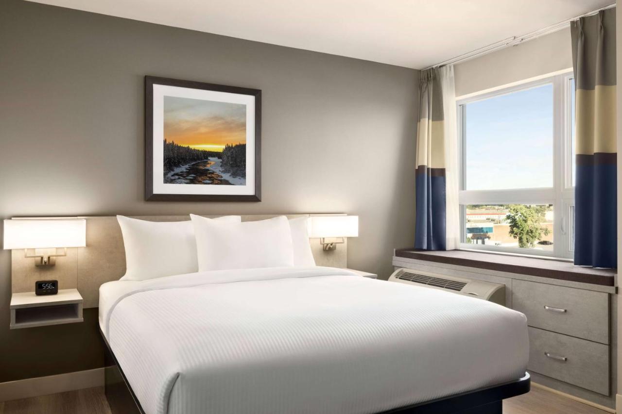 Microtel Inn & Suites By Wyndham Boisbriand Sainte-Thérèse-de-Blainville 外观 照片