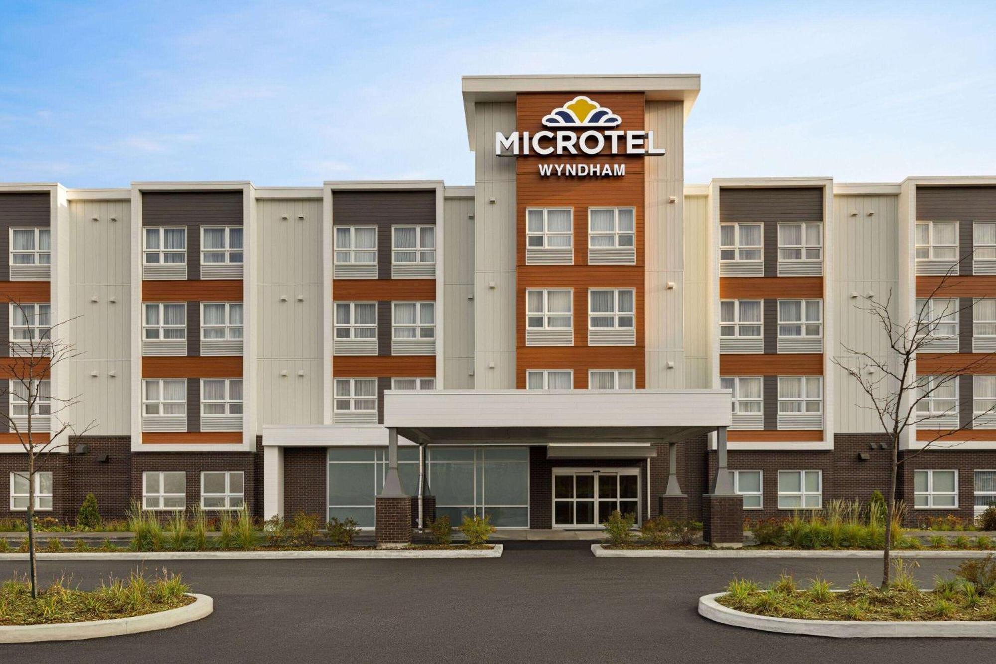 Microtel Inn & Suites By Wyndham Boisbriand Sainte-Thérèse-de-Blainville 外观 照片