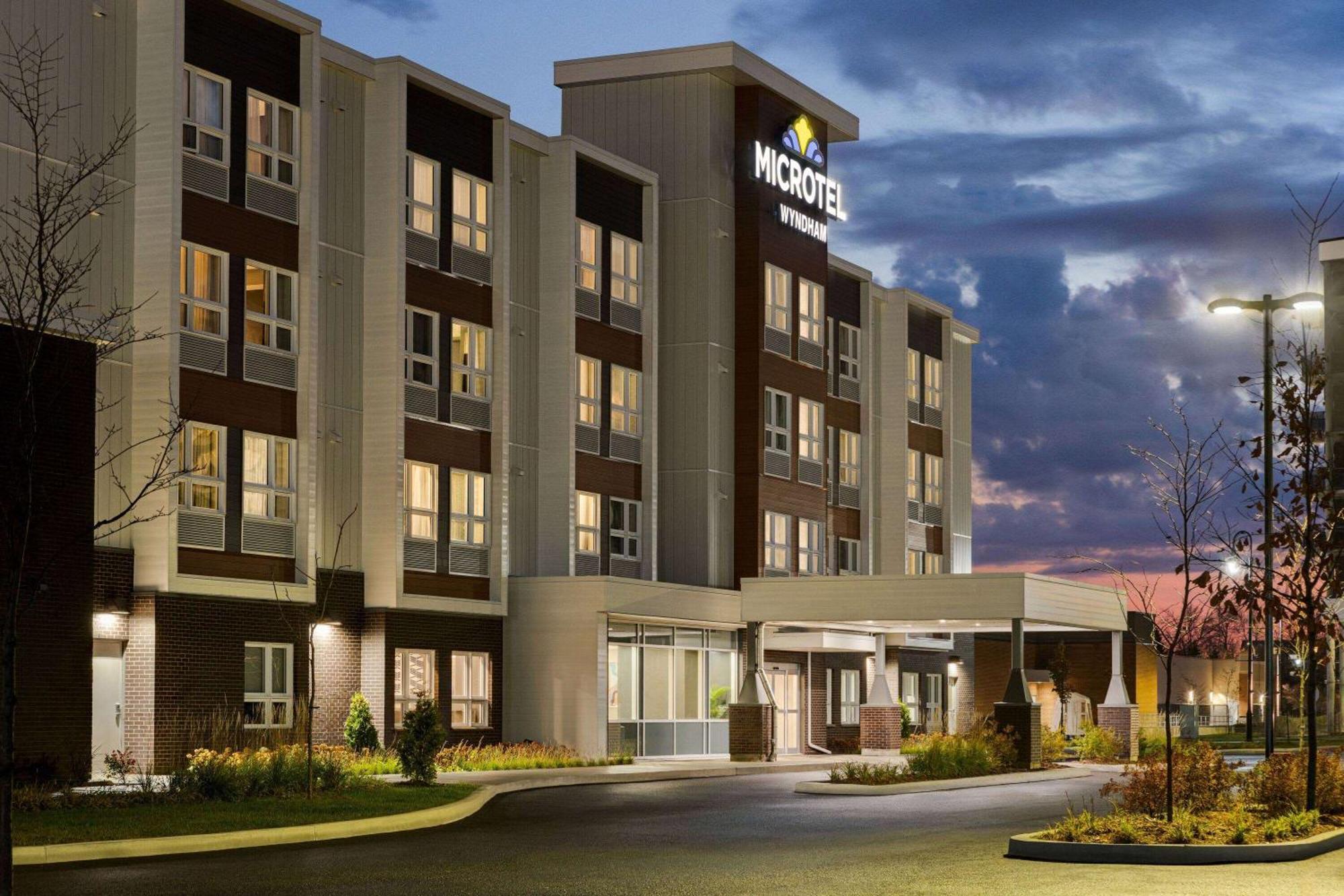 Microtel Inn & Suites By Wyndham Boisbriand Sainte-Thérèse-de-Blainville 外观 照片