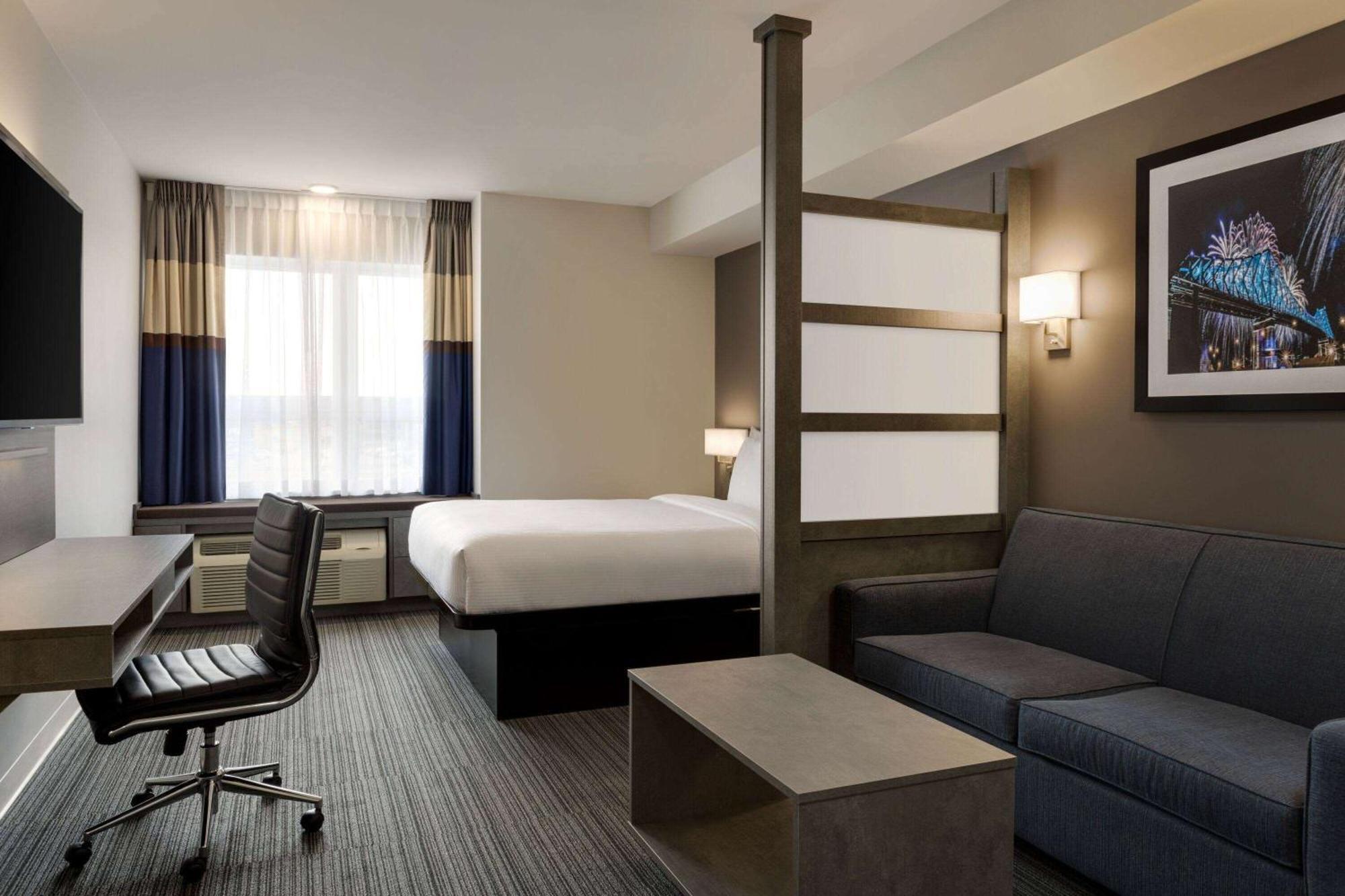 Microtel Inn & Suites By Wyndham Boisbriand Sainte-Thérèse-de-Blainville 外观 照片