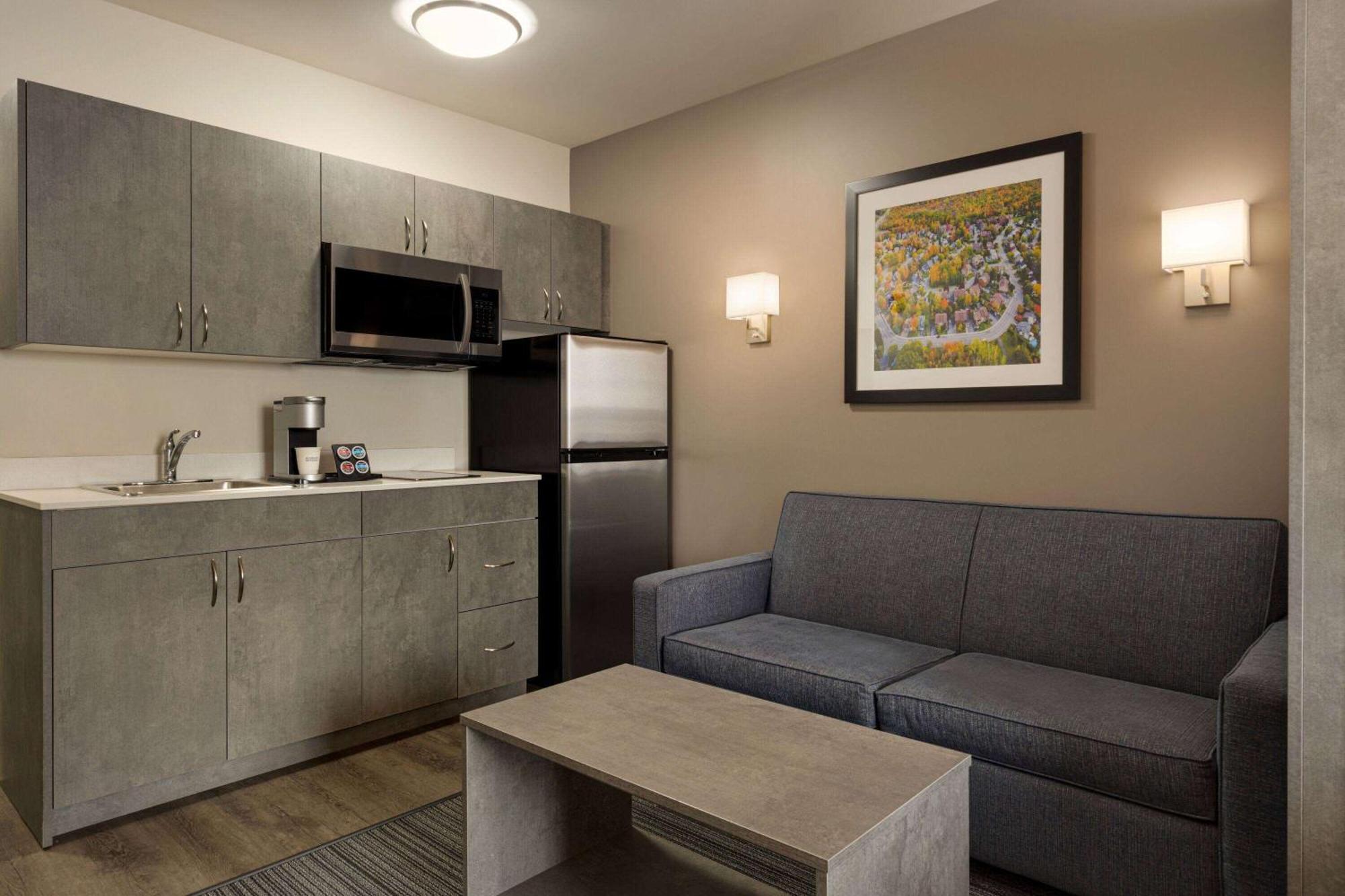 Microtel Inn & Suites By Wyndham Boisbriand Sainte-Thérèse-de-Blainville 外观 照片