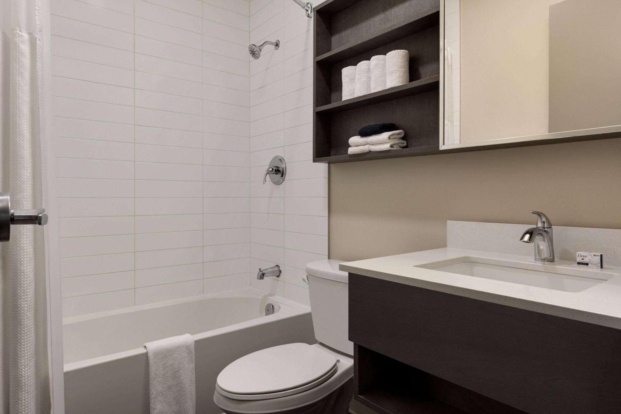 Microtel Inn & Suites By Wyndham Boisbriand Sainte-Thérèse-de-Blainville 外观 照片