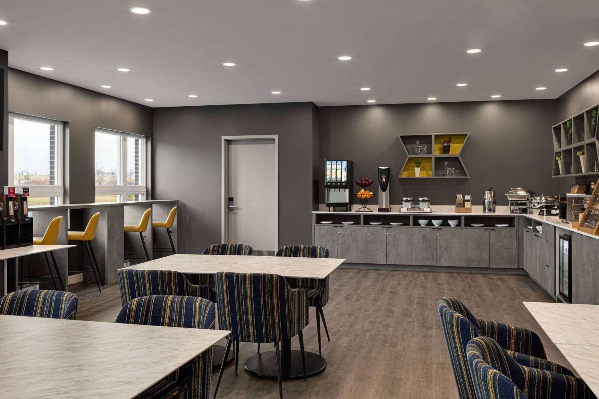Microtel Inn & Suites By Wyndham Boisbriand Sainte-Thérèse-de-Blainville 外观 照片