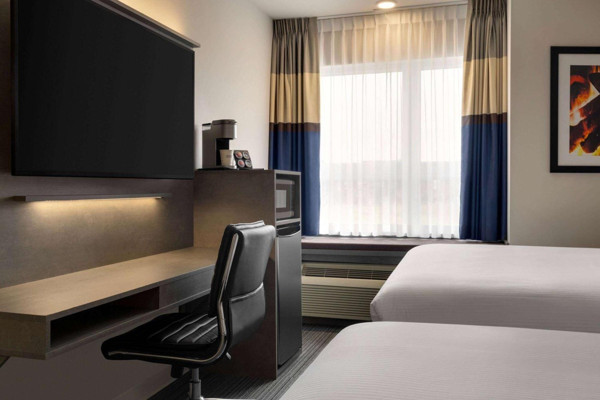 Microtel Inn & Suites By Wyndham Boisbriand Sainte-Thérèse-de-Blainville 外观 照片
