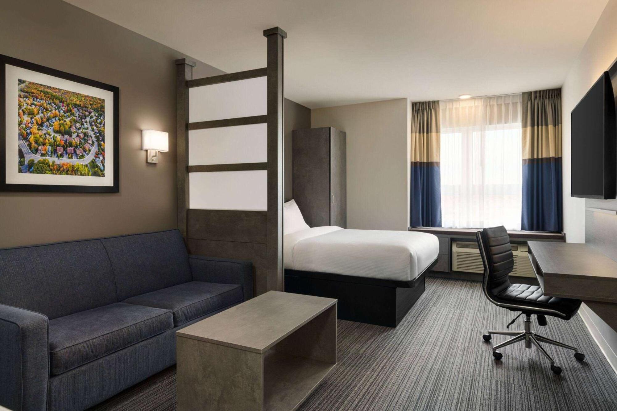 Microtel Inn & Suites By Wyndham Boisbriand Sainte-Thérèse-de-Blainville 外观 照片