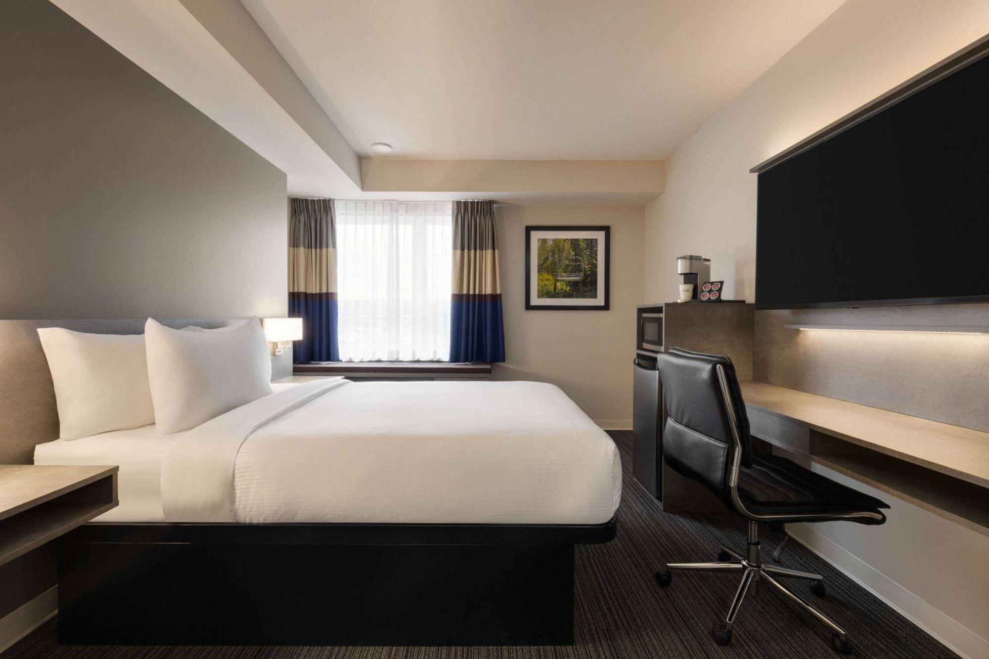 Microtel Inn & Suites By Wyndham Boisbriand Sainte-Thérèse-de-Blainville 外观 照片