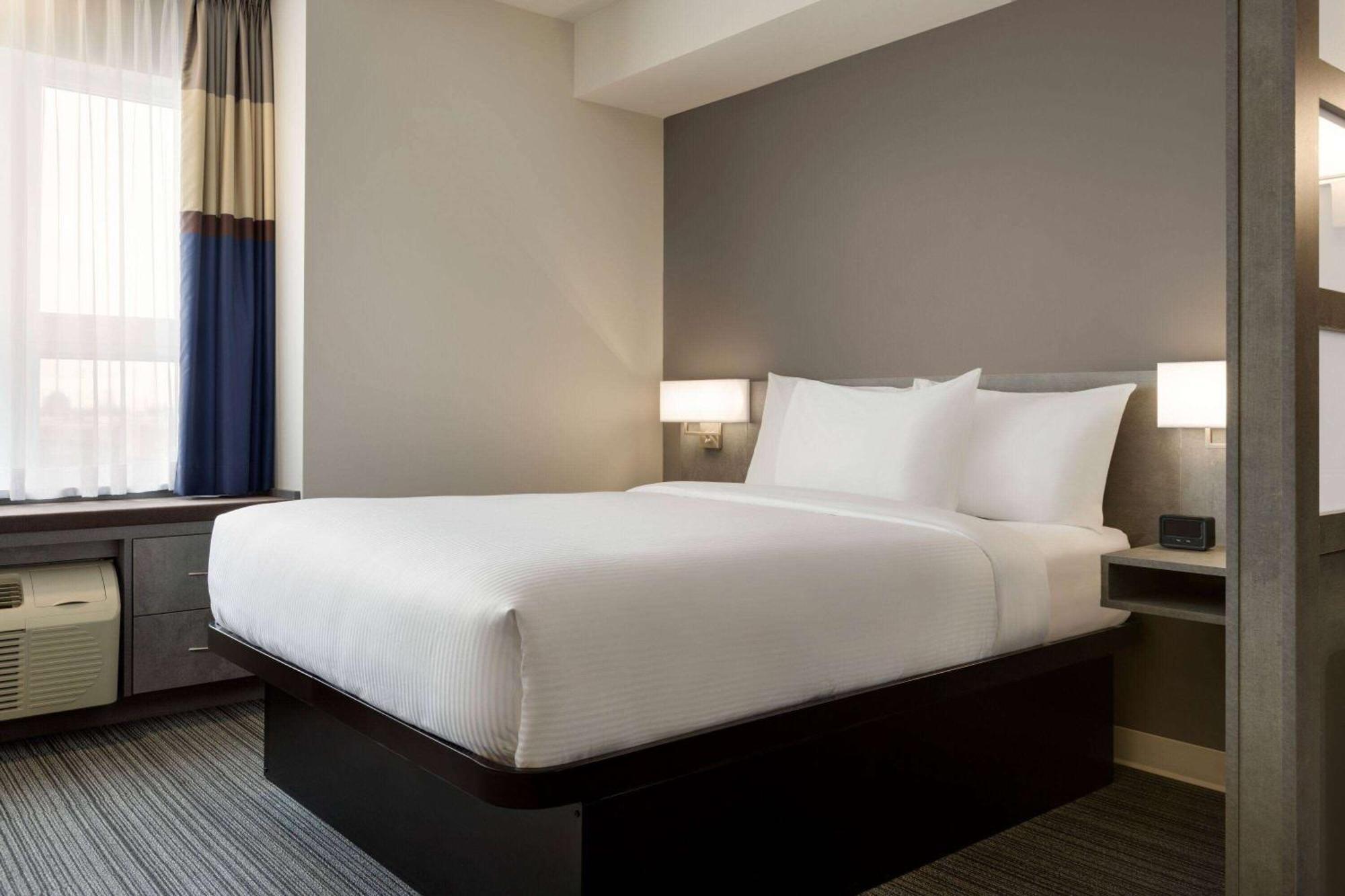 Microtel Inn & Suites By Wyndham Boisbriand Sainte-Thérèse-de-Blainville 外观 照片