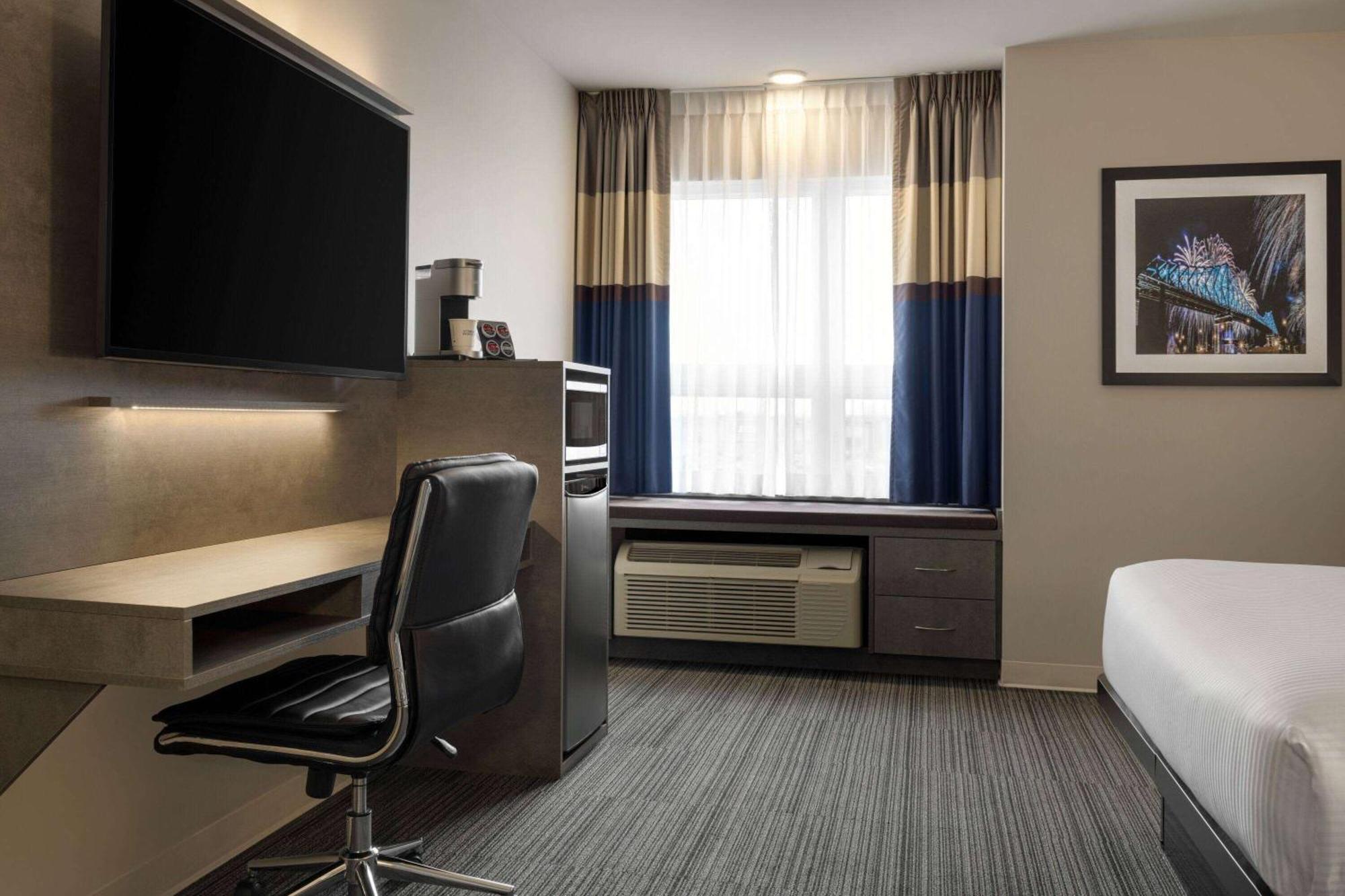 Microtel Inn & Suites By Wyndham Boisbriand Sainte-Thérèse-de-Blainville 外观 照片